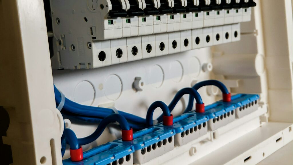 Cuadro eléctrico con interruptores de una vivienda